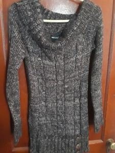 Cute ! Wet Seal Sweater 🌹